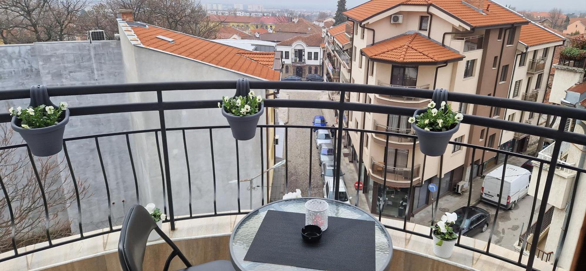 Black And White Apartment Karlovo Dış mekan fotoğraf