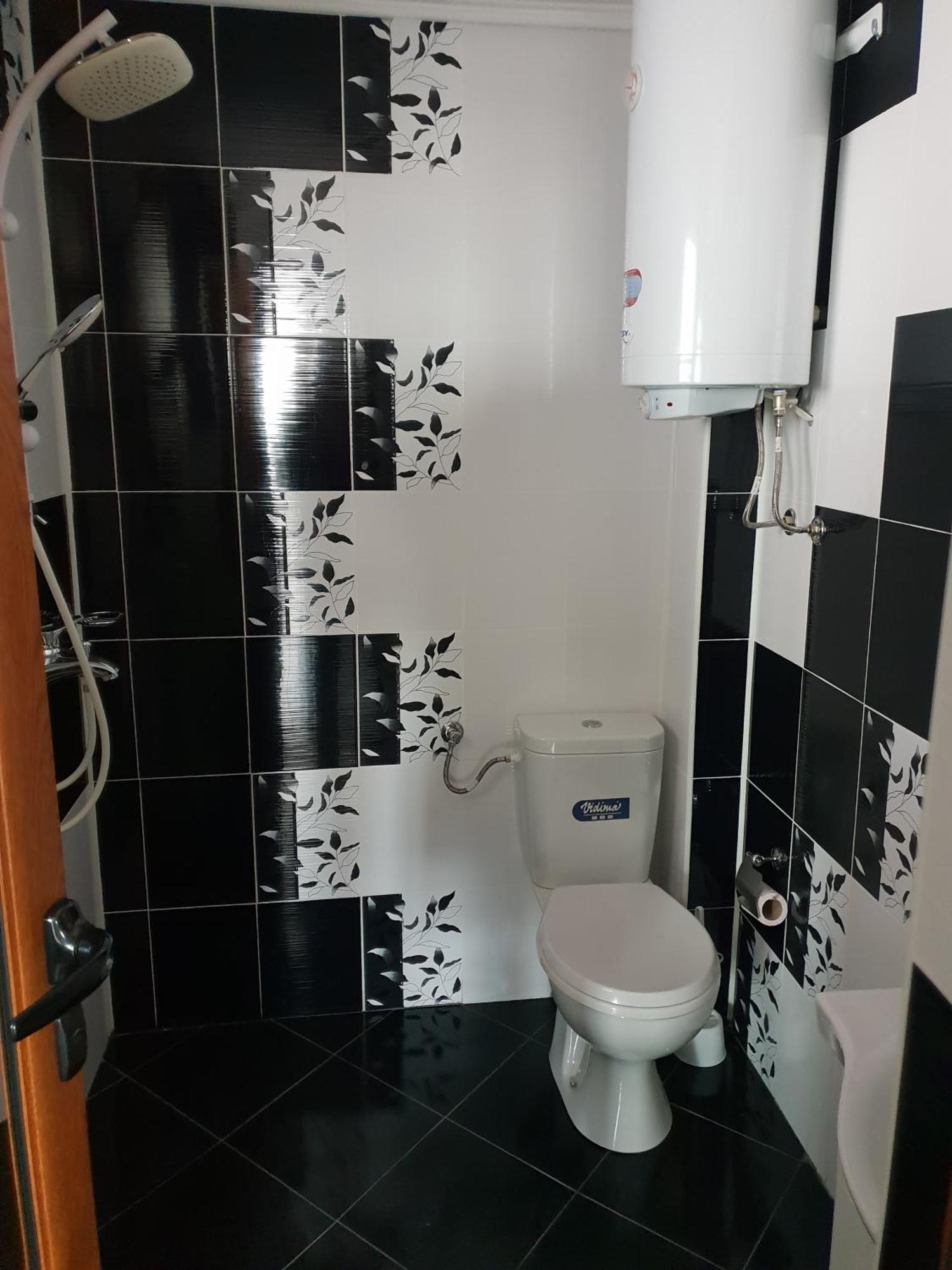 Black And White Apartment Karlovo Dış mekan fotoğraf