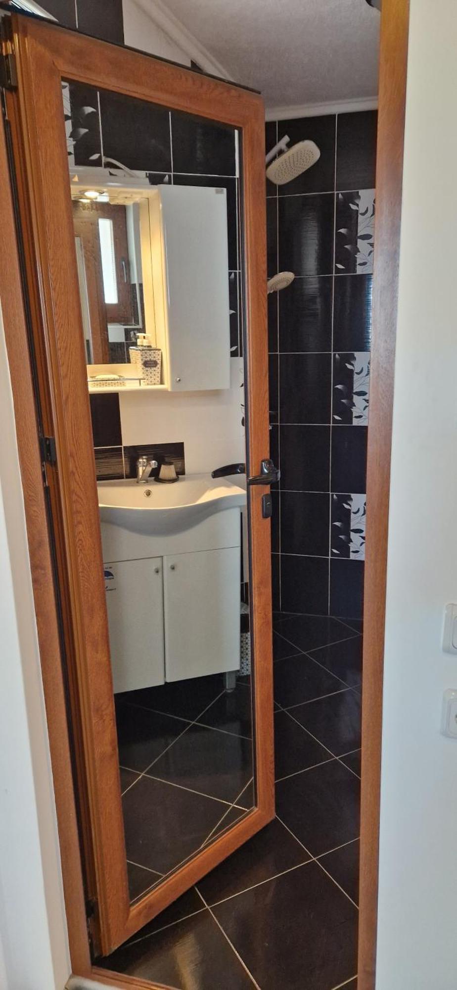 Black And White Apartment Karlovo Dış mekan fotoğraf