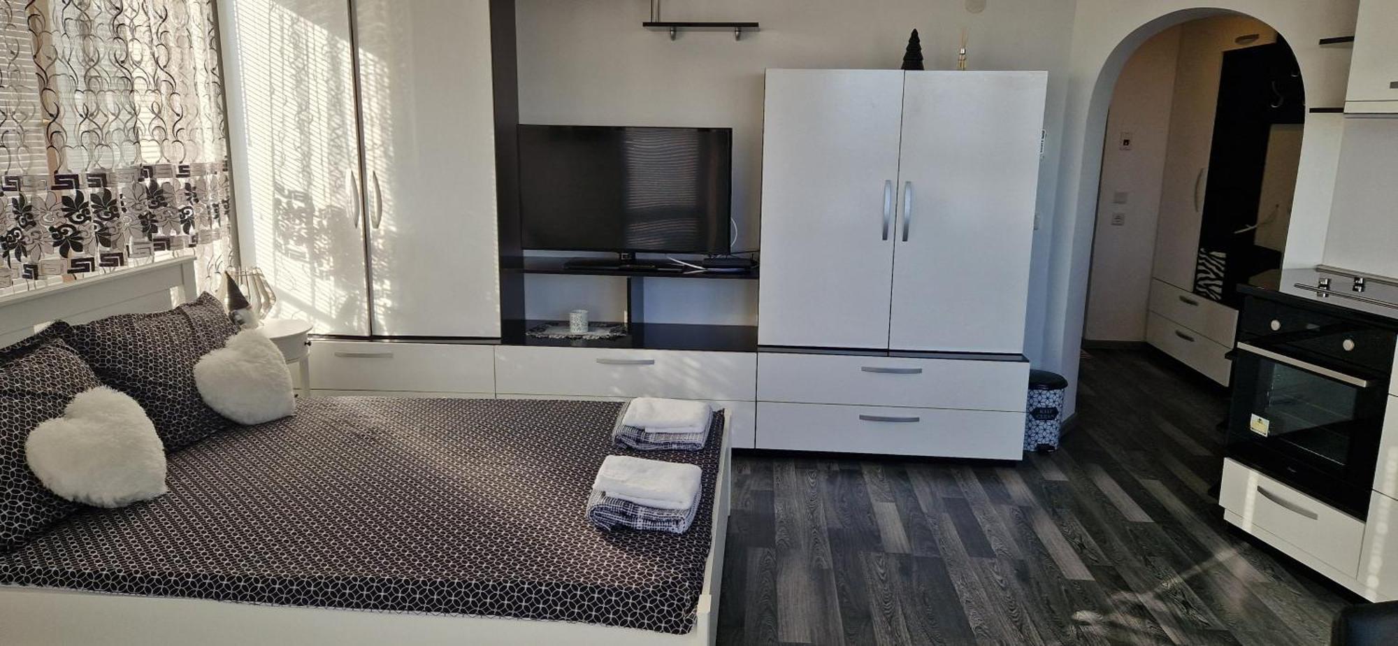 Black And White Apartment Karlovo Dış mekan fotoğraf