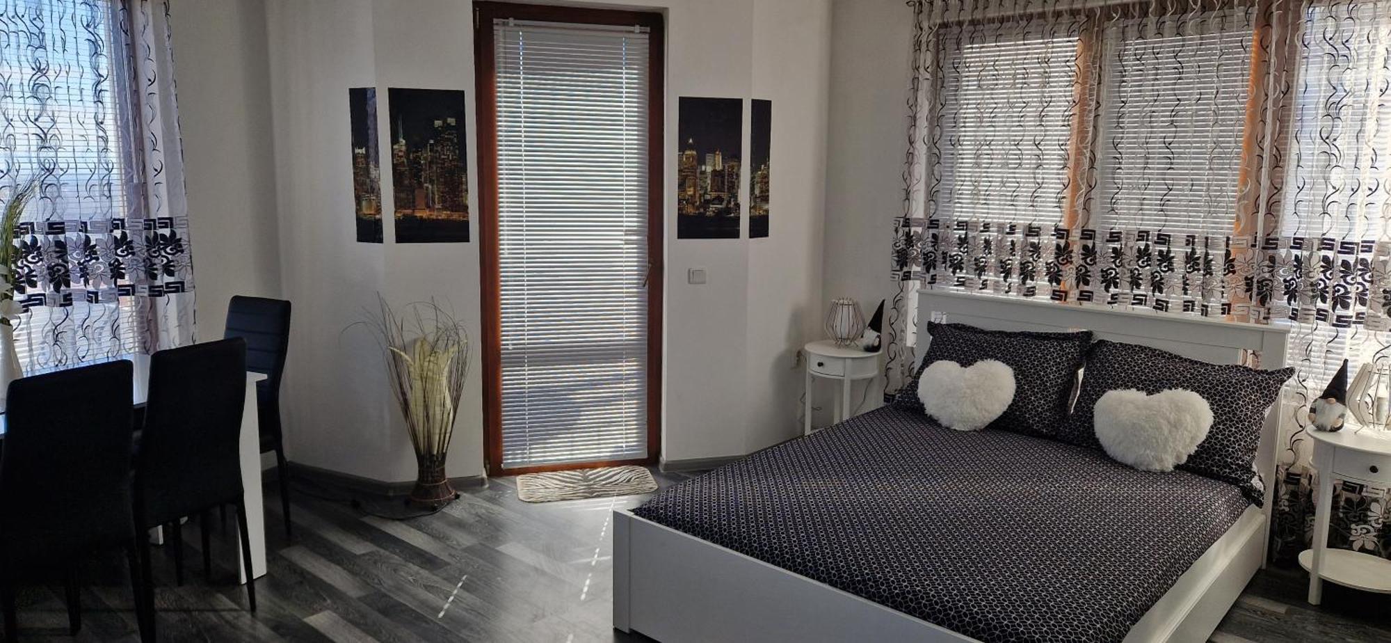 Black And White Apartment Karlovo Dış mekan fotoğraf