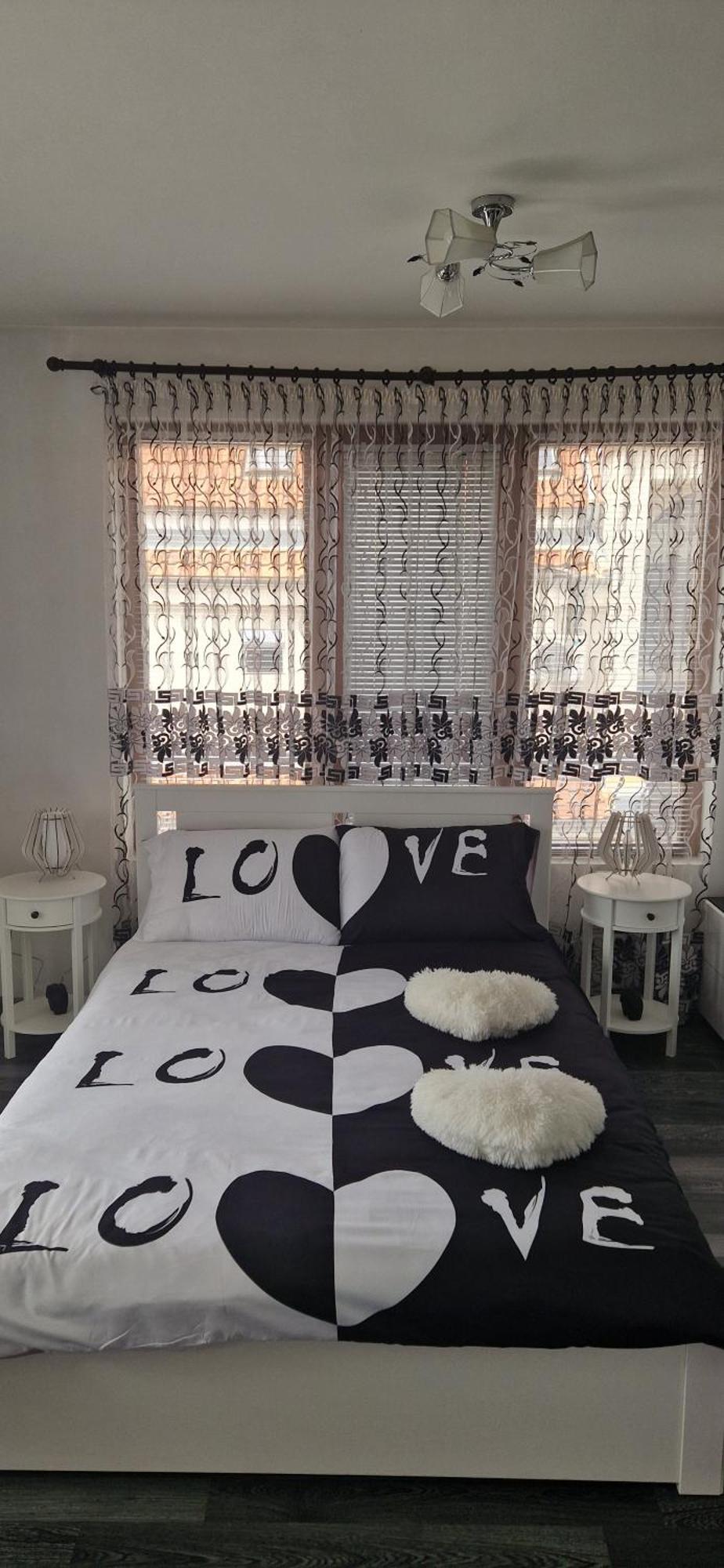 Black And White Apartment Karlovo Dış mekan fotoğraf